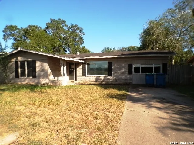 902 E CROCKETT ST Beeville, TX 78102
