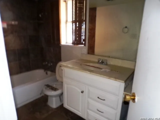 902 E CROCKETT ST Beeville, TX 78102