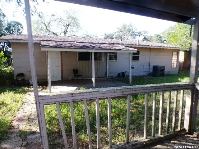 902 E CROCKETT ST Beeville, TX 78102