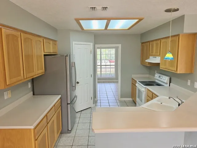 123 Scenic Oak Dr Floresville, TX 78114
