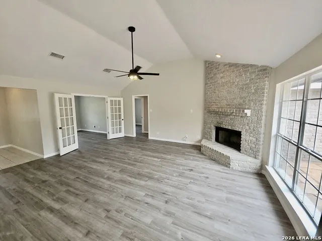 123 Scenic Oak Dr Floresville, TX 78114