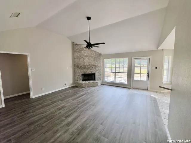 123 Scenic Oak Dr Floresville, TX 78114