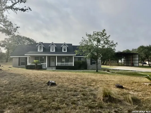 123 Scenic Oak Dr Floresville, TX 78114