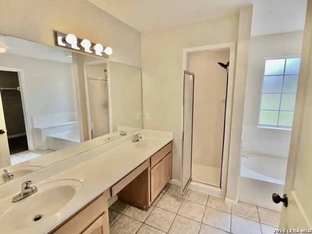 123 Scenic Oak Dr Floresville, TX 78114