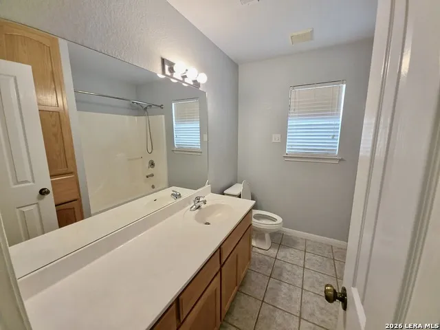123 Scenic Oak Dr Floresville, TX 78114