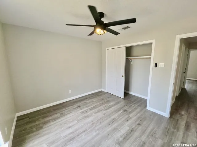 123 Scenic Oak Dr Floresville, TX 78114