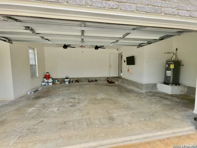 123 Scenic Oak Dr Floresville, TX 78114