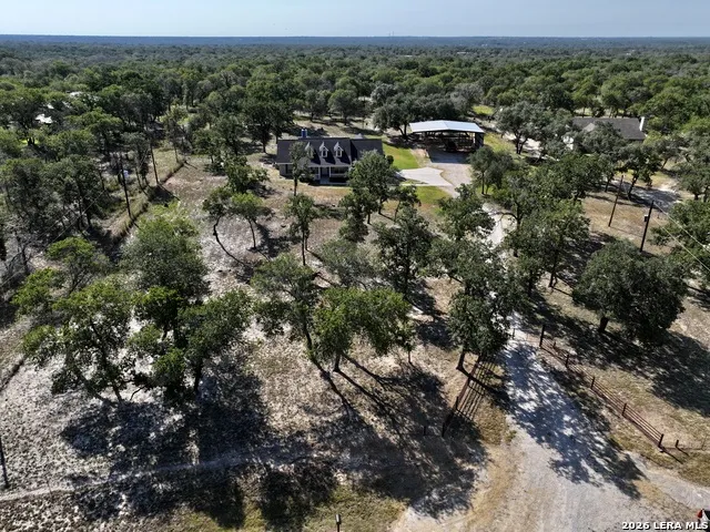 123 Scenic Oak Dr Floresville, TX 78114