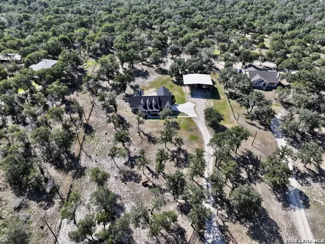 123 Scenic Oak Dr Floresville, TX 78114