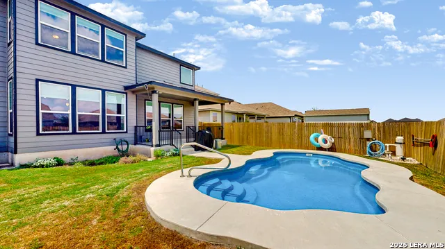 2704 Nueva Cordova Seguin, TX 78155