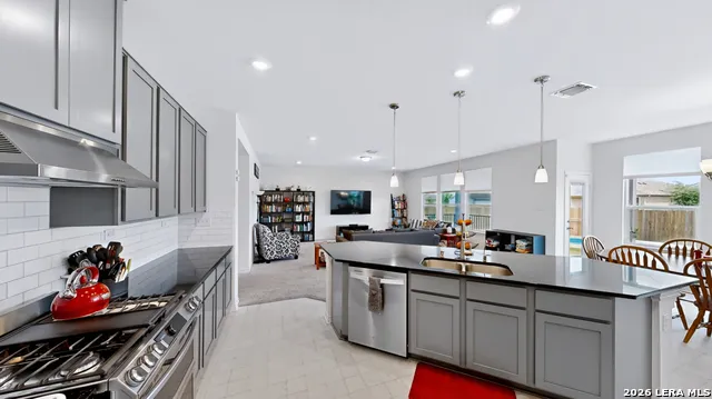 2704 Nueva Cordova Seguin, TX 78155