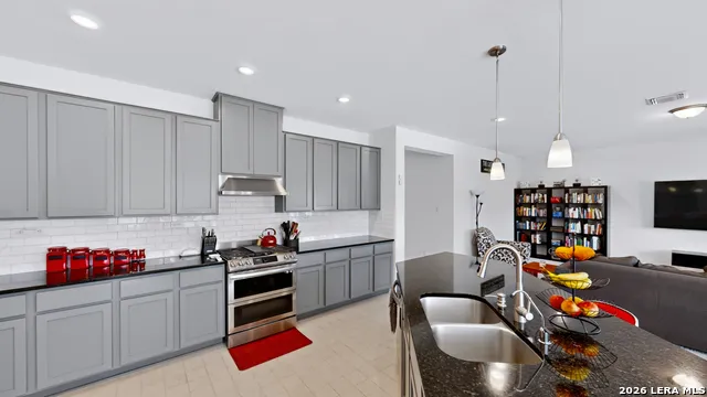 2704 Nueva Cordova Seguin, TX 78155