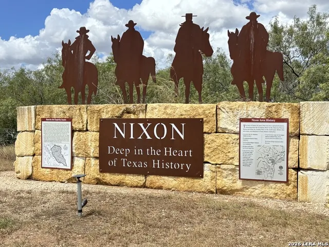 806 E 6th St. Nixon, TX 78140