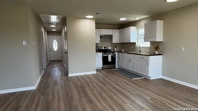 806 E 6th St. Nixon, TX 78140