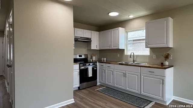 806 E 6th St. Nixon, TX 78140