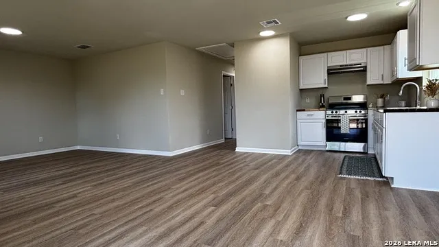 806 E 6th St. Nixon, TX 78140