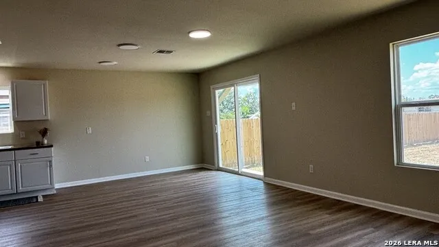 806 E 6th St. Nixon, TX 78140