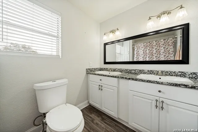 227 SHADY OAKS DR Floresville, TX 78114