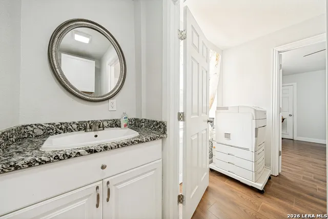 227 SHADY OAKS DR Floresville, TX 78114