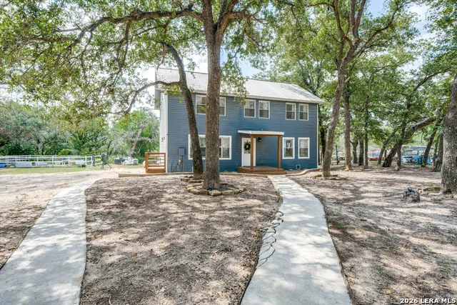 227 SHADY OAKS DR Floresville, TX 78114