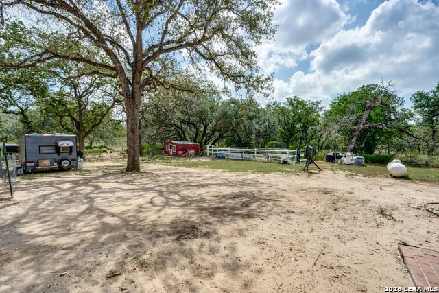 227 SHADY OAKS DR Floresville, TX 78114