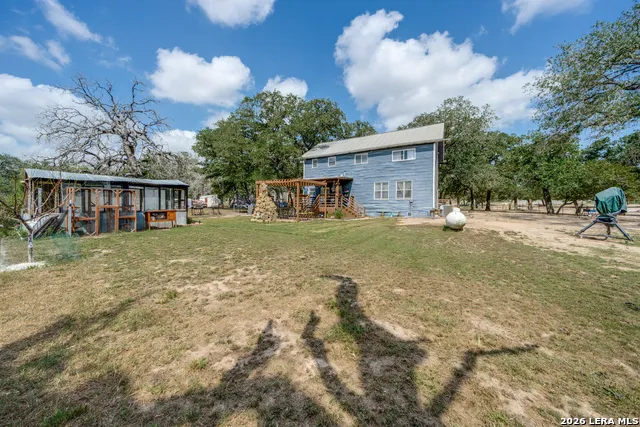227 SHADY OAKS DR Floresville, TX 78114