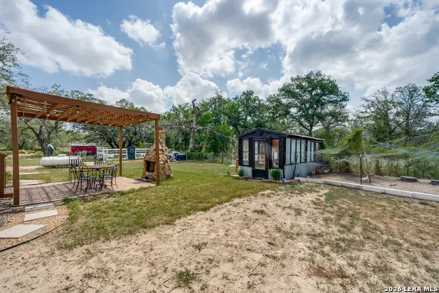 227 SHADY OAKS DR Floresville, TX 78114