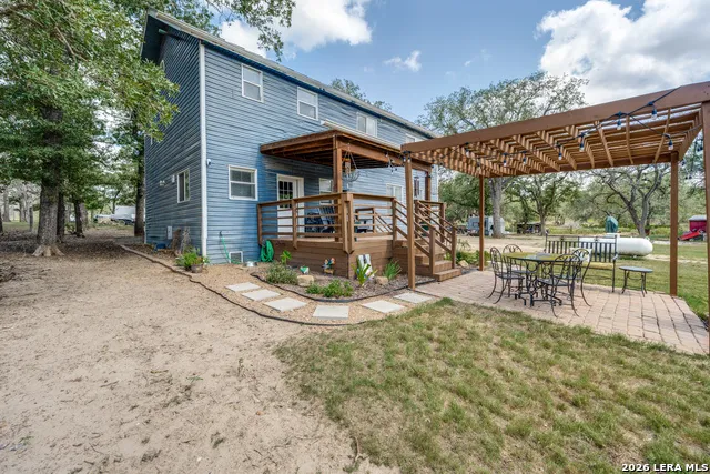 227 SHADY OAKS DR Floresville, TX 78114