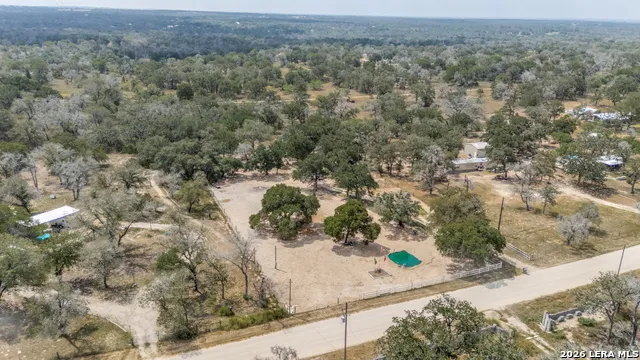 227 SHADY OAKS DR Floresville, TX 78114