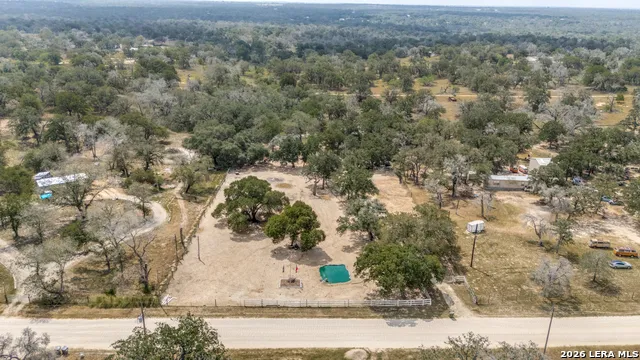 227 SHADY OAKS DR Floresville, TX 78114