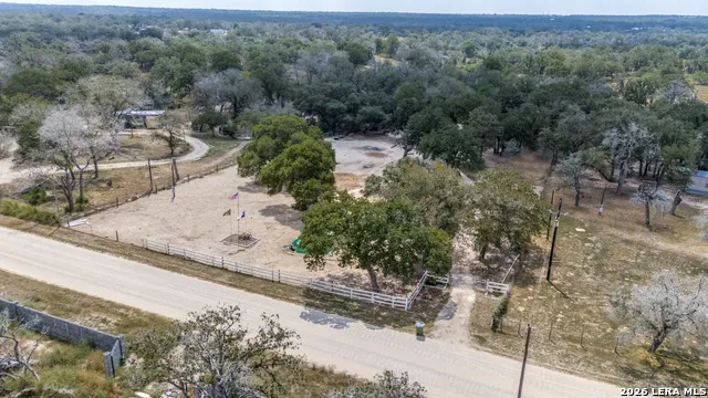 227 SHADY OAKS DR Floresville, TX 78114