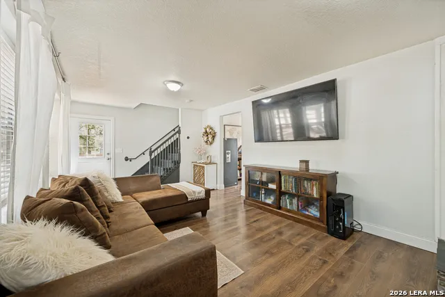 227 SHADY OAKS DR Floresville, TX 78114