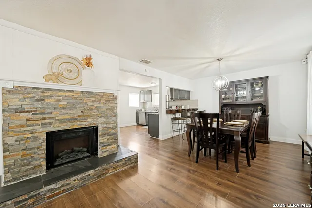 227 SHADY OAKS DR Floresville, TX 78114