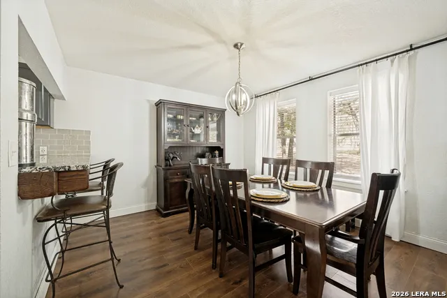 227 SHADY OAKS DR Floresville, TX 78114