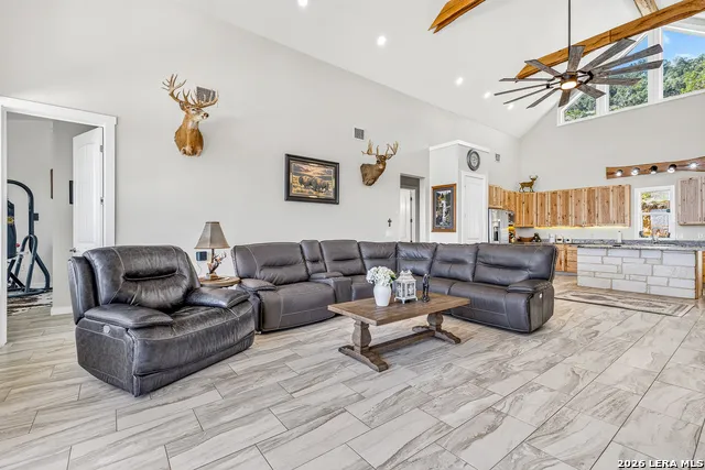 348 WHITE OAK DR Canyon Lake, TX 78133
