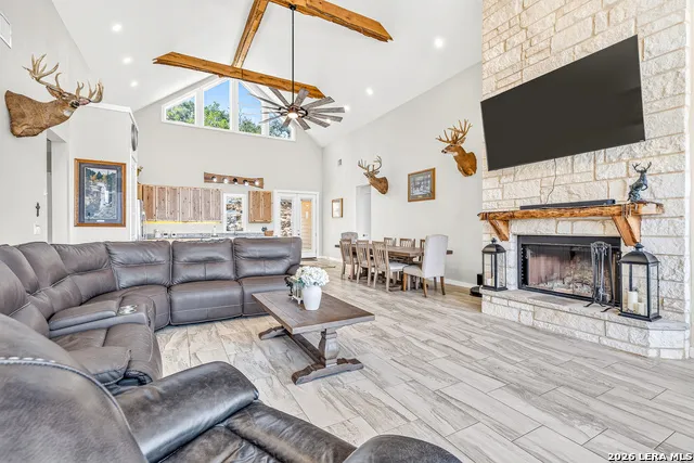 348 WHITE OAK DR Canyon Lake, TX 78133