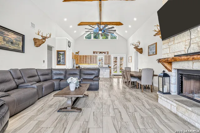 348 WHITE OAK DR Canyon Lake, TX 78133