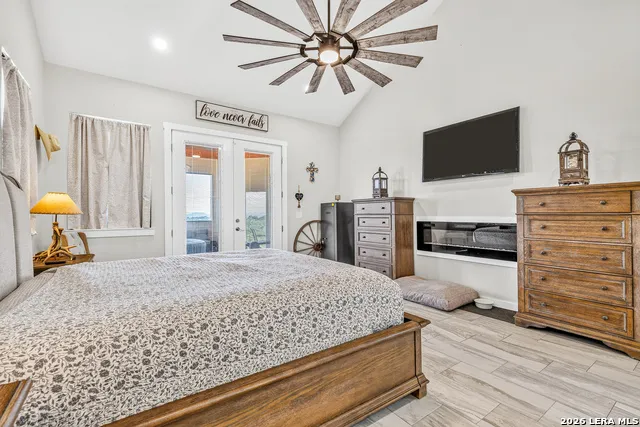 348 WHITE OAK DR Canyon Lake, TX 78133