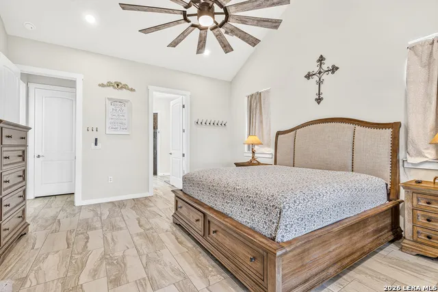 348 WHITE OAK DR Canyon Lake, TX 78133