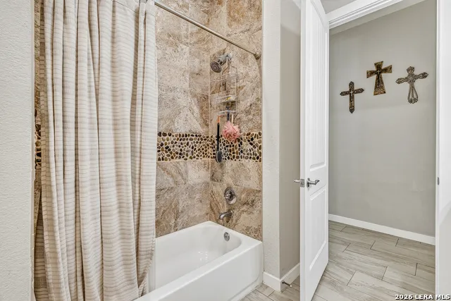 348 WHITE OAK DR Canyon Lake, TX 78133