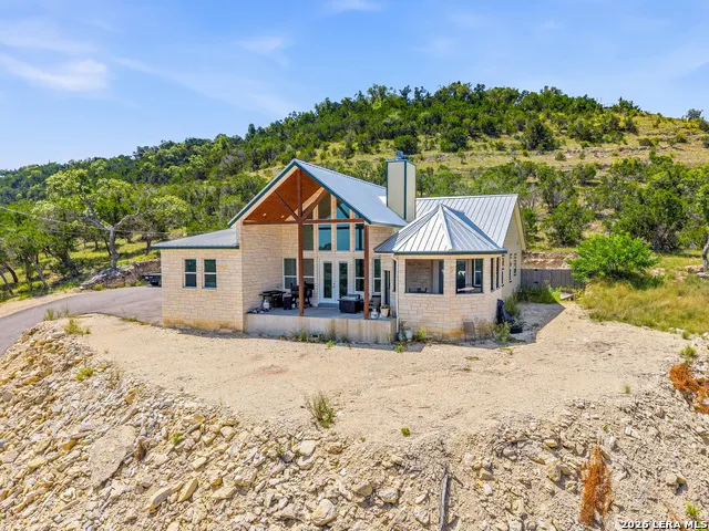 348 WHITE OAK DR Canyon Lake, TX 78133