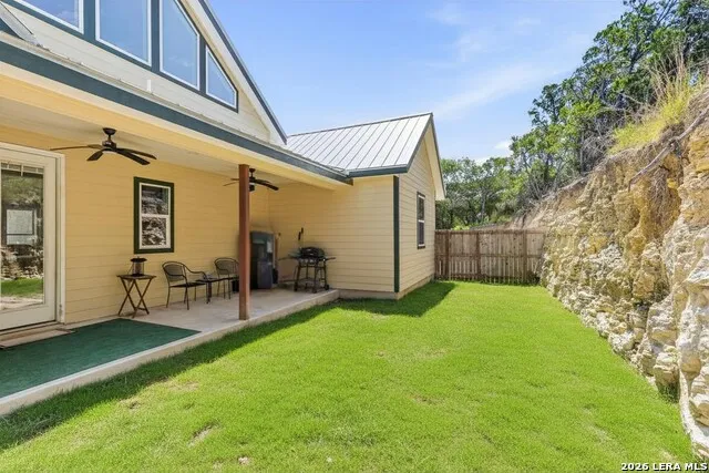 348 WHITE OAK DR Canyon Lake, TX 78133