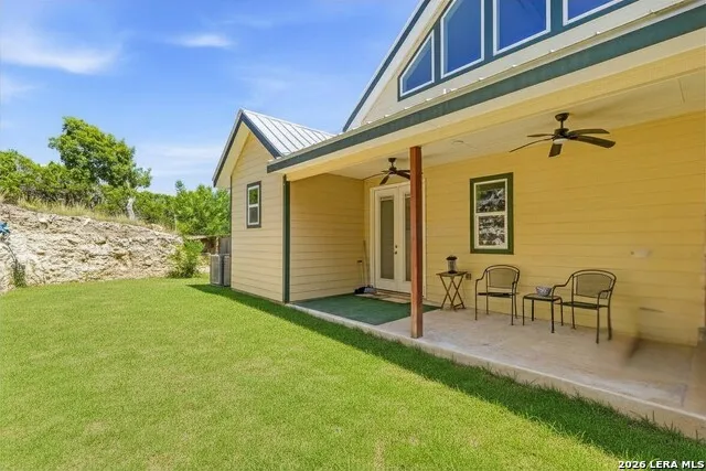 348 WHITE OAK DR Canyon Lake, TX 78133