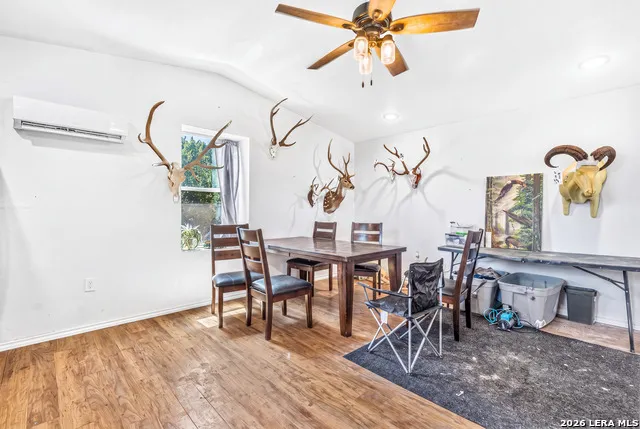 348 WHITE OAK DR Canyon Lake, TX 78133