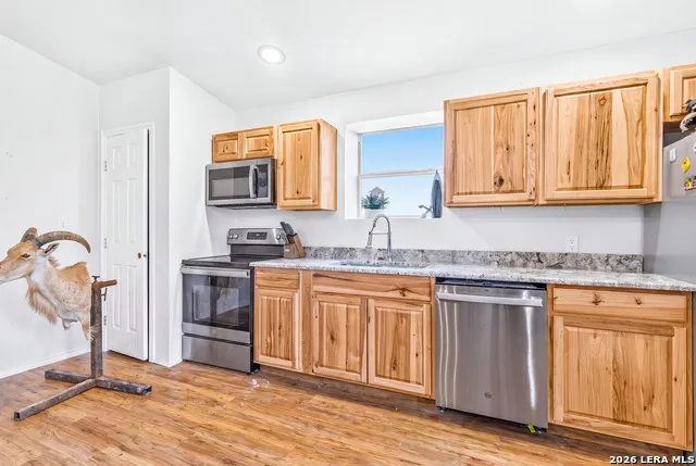 348 WHITE OAK DR Canyon Lake, TX 78133