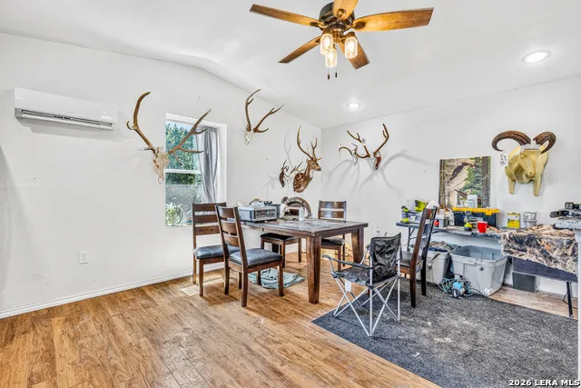 348 WHITE OAK DR Canyon Lake, TX 78133
