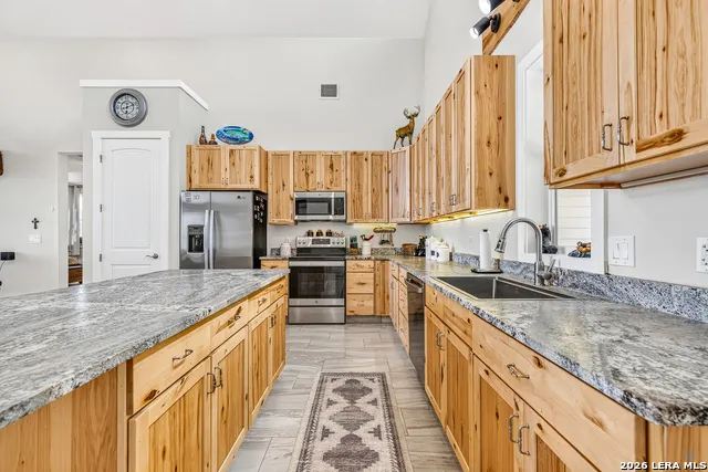 348 WHITE OAK DR Canyon Lake, TX 78133