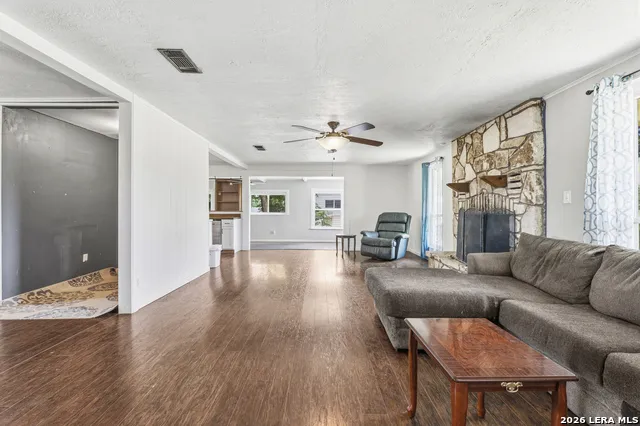 1628 COUNTY ROAD 357 Utopia, TX 78884