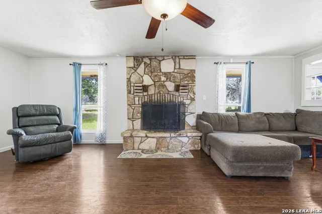 1628 COUNTY ROAD 357 Utopia, TX 78884