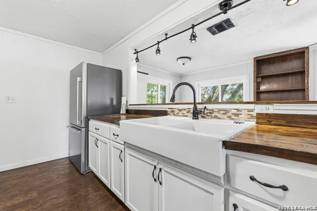 1628 COUNTY ROAD 357 Utopia, TX 78884